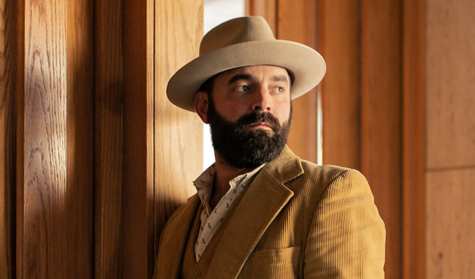 Drew Holcomb & The Neighbors