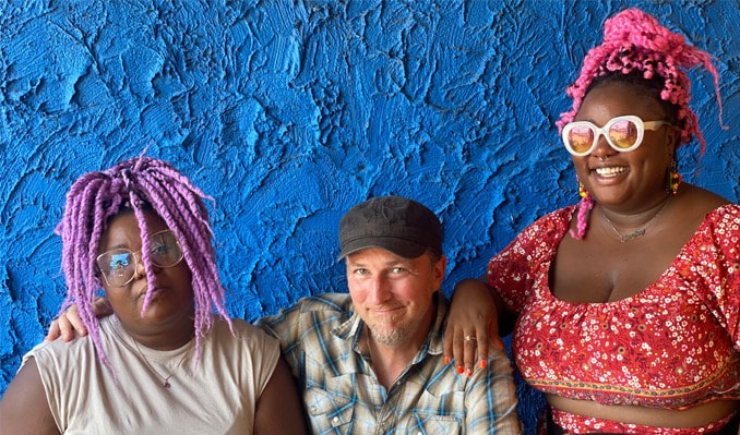 Peter Mulvey & SistaStrings